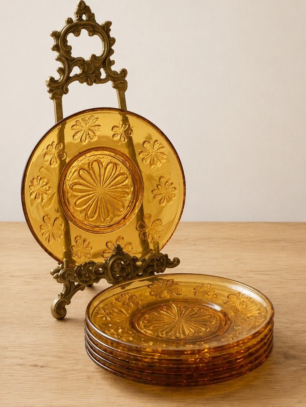 Vereco France Amber Daisy Plates – Vintage Pressed Glass Set of 6 – Retro Flower